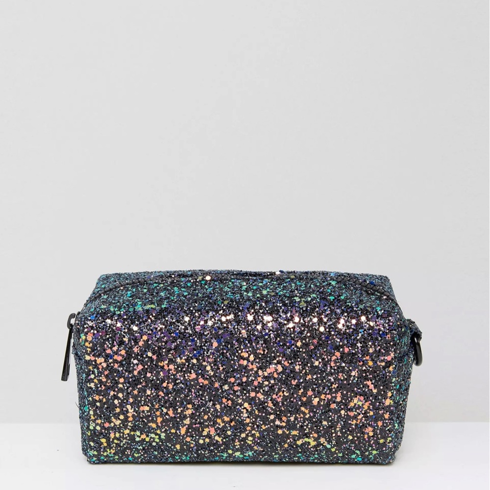 NWT Forever 21 sequin makeup bag in a blue sparkle finish
